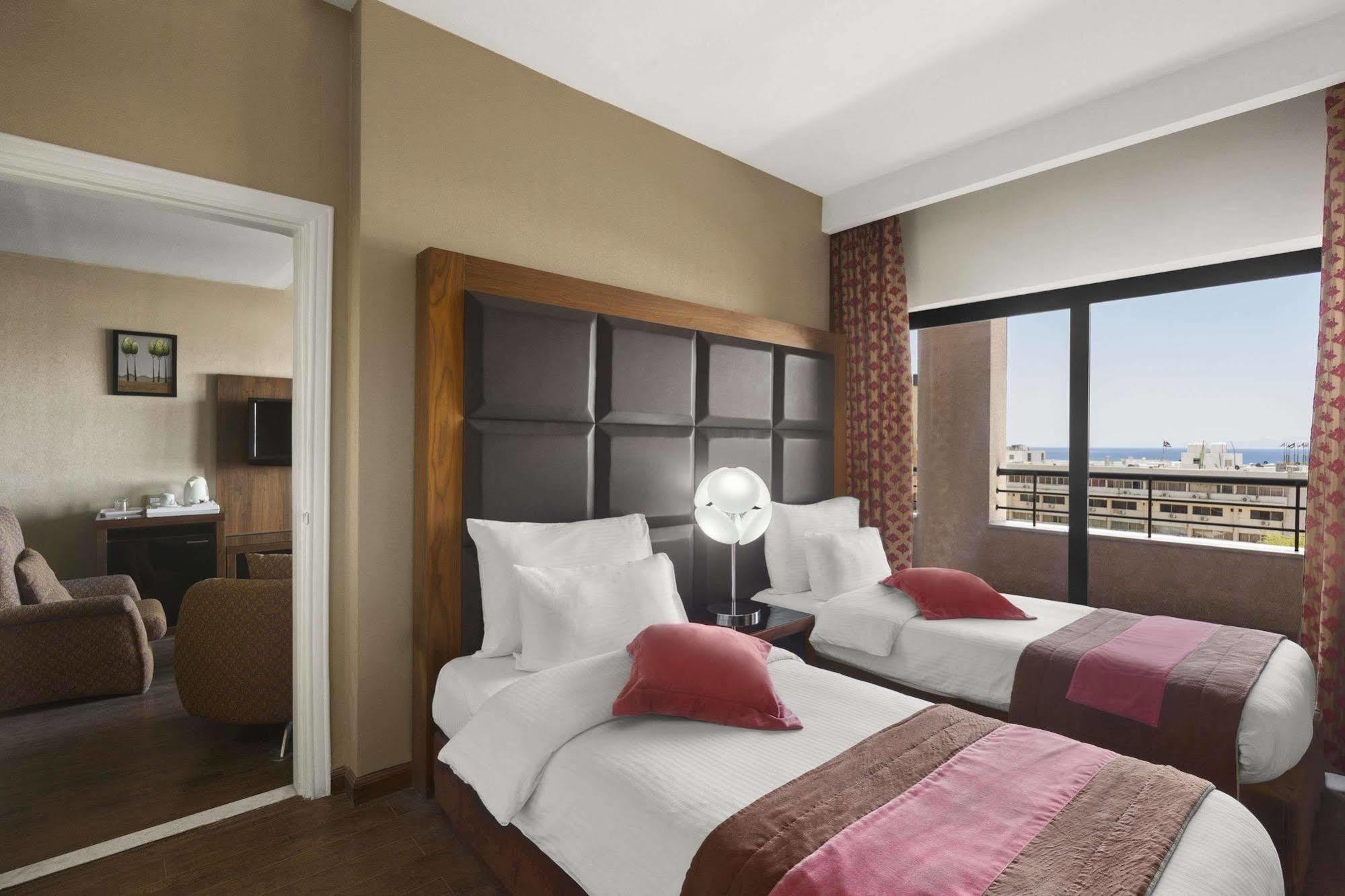 Day Inn Hotel & Suites, Akaba Exterior foto